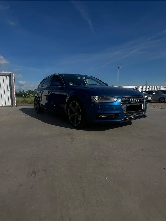 Audi A4 B8 Avant 2.0 TFSI quattro – Fahrzeugansicht